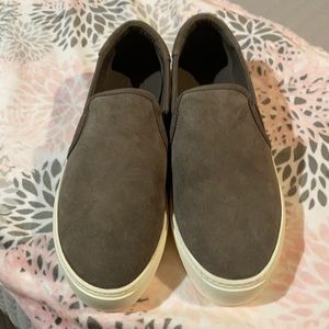 New ladies UGG  Size 9